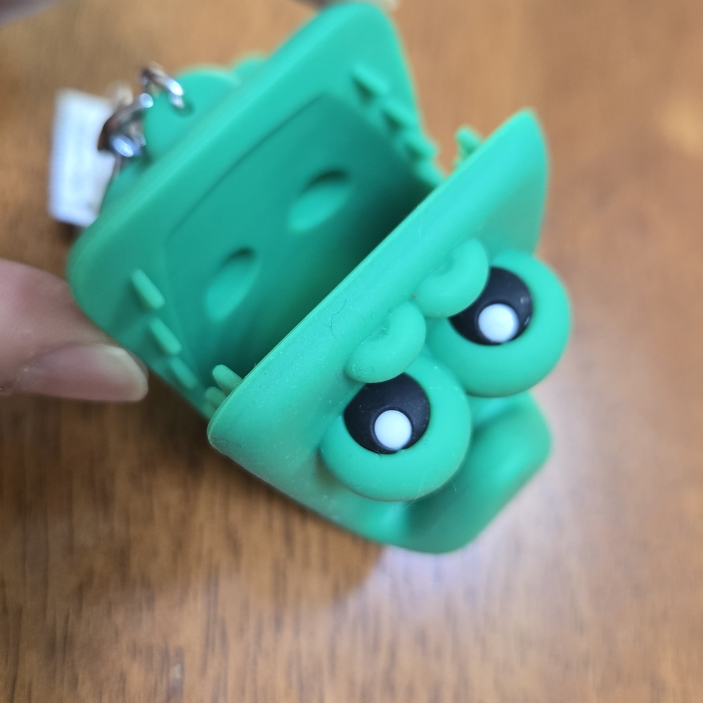 NWT BBW Green Alligator Pocketbac Holder Keychain + 1 Free Hand Sanitizer Scent - Picture 4 of 8